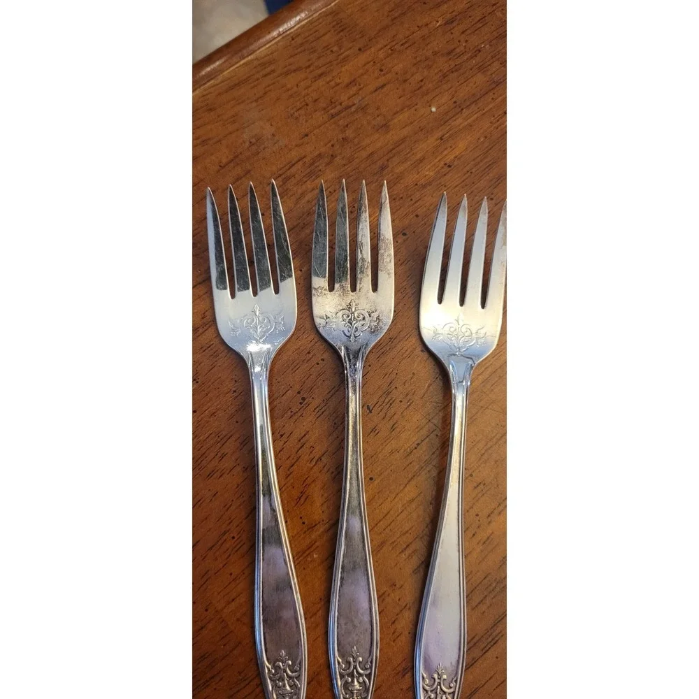 4 VINTAGE International Silver Lady Doris Silverplate Salad Fork 6 in. 1929